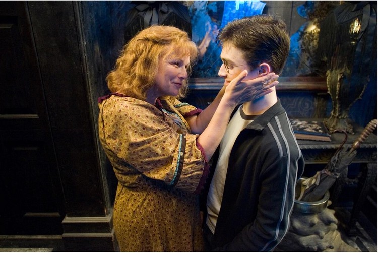 Molly Weasley et Harry Potter
