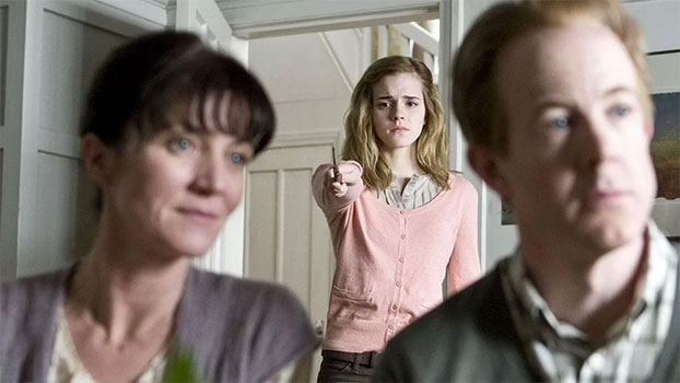 Hermione efface la mémoire de ses parents.
