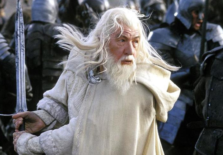Gandalf le Blanc de retour sur le champ de bataille pour mettre fin à la domination de Sauron.